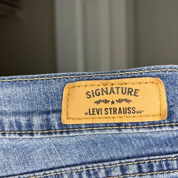 SIGNATURE by LEVI STRAUSS Curvy Skinny Jean Womens 27"W X34"L Light Wash Denim - Picture 7 of 9